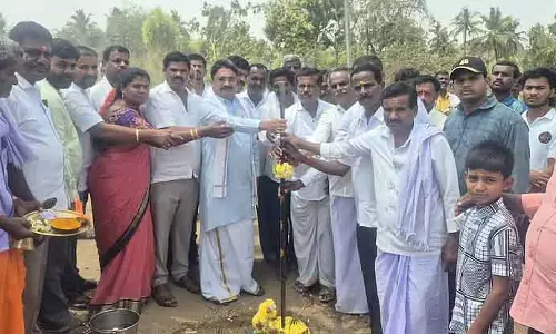 Bangarpet : कम्युनिटी हॉल के कंस्ट्रक्शन के लिए भूमि पूजा Bangarpet : कम्युनिटी हॉल के कंस्ट्रक्शन के लिए भूमि पूजा