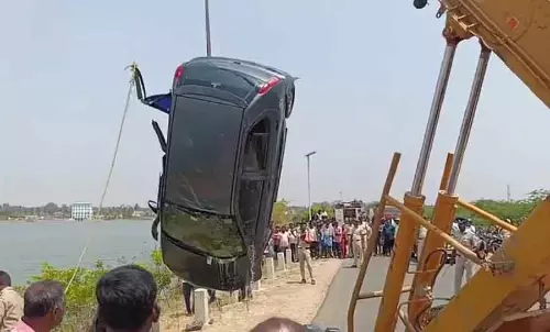 Karnataka : कार झील में गिरी टी.एम. वेंकटेश की मौत Karnataka : कार झील में गिरी टी.एम. वेंकटेश की मौत