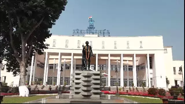 Odisha Assembly में फिर से टकराव की स्थिति, सत्ताधारी और विपक्षी पार्टियां आमने-सामने Odisha Assembly में फिर से टकराव की स्थिति, सत्ताधारी और विपक्षी पार्टियां आमने-सामने