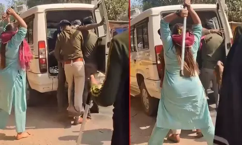 CO का युवक को लाठी से पीटने का वीडियो वायरल, नेता प्रतिपक्ष ने विधानसभा में उठाया मामला CO का युवक को लाठी से पीटने का वीडियो वायरल, नेता प्रतिपक्ष ने विधानसभा में उठाया मामला
