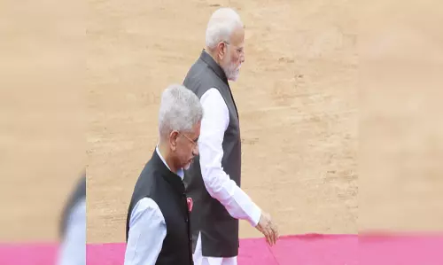 PM मोदी और गृह मंत्री अमित शाह की मौजूदगी में पश्चिमी एशिया के हालातों पर सरकार की अहम बैठक PM मोदी और गृह मंत्री अमित शाह की मौजूदगी में पश्चिमी एशिया के हालातों पर सरकार की अहम बैठक