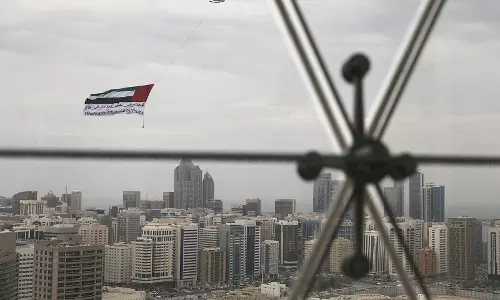 UAE एयर डिफेंस ने मिसाइल और ड्रोन इंटरसेप्ट किया