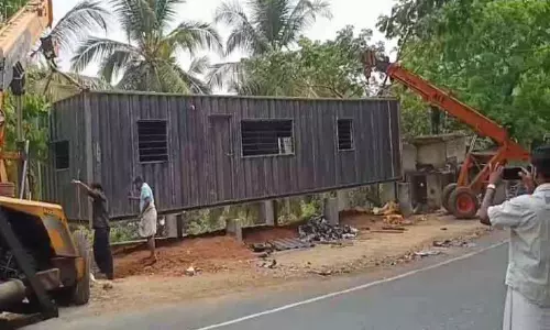 Kerala : बॉर्डर पर एक्साइज चेकपॉइंट पर नया कंटेनर Kerala : बॉर्डर पर एक्साइज चेकपॉइंट पर नया कंटेनर