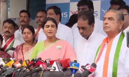 राजमुंदरी में मिलावटी दूध से हुई मौतें सरकार की हत्याएं हैं: YS Sharmila राजमुंदरी में मिलावटी दूध से हुई मौतें सरकार की हत्याएं हैं: YS Sharmila