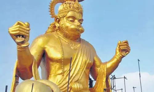 Bareilly: नुमान जी की विशाल मूर्ति लगी रामायण वाटिका में