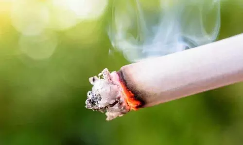 Pune : स्कूल की लड़की के सिगरेट पीने से नाबालिगों को तंबाकू बेचने पर बहस छिड़ गई Pune : स्कूल की लड़की के सिगरेट पीने से नाबालिगों को तंबाकू बेचने पर बहस छिड़ गई