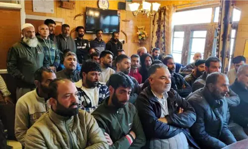 Baramulla के ट्रांसपोर्टरों ने बकाया पेमेंट जारी करने की मांग की
