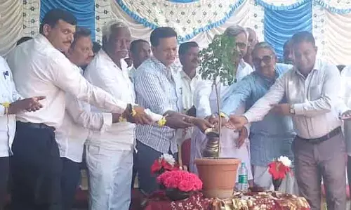 Kummur : मीटिंग हॉल बनाने के लिए ₹10 लाख का डोनेशन Kummur : मीटिंग हॉल बनाने के लिए ₹10 लाख का डोनेशन