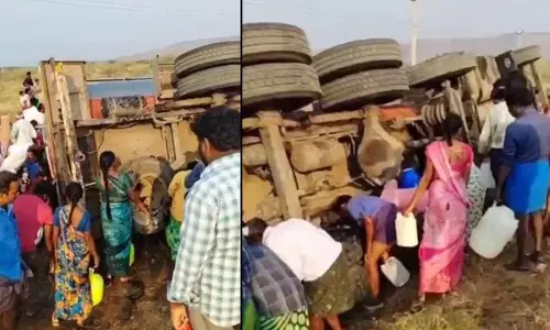 Ghee Tanker पलटा, घी के लिए लोग दौड़े Ghee Tanker पलटा, घी के लिए लोग दौड़े