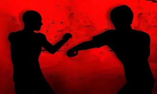 बच्चों की छोटी सी कहासुनी बनी हिंसक झड़प, कई घायल बच्चों की छोटी सी कहासुनी बनी हिंसक झड़प, कई घायल
