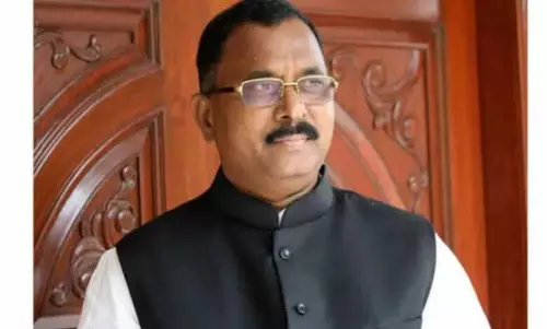 Telangana के सांसद जिन्होंने स्पीकर के खिलाफ प्रस्ताव पेश किया Telangana के सांसद जिन्होंने स्पीकर के खिलाफ प्रस्ताव पेश किया