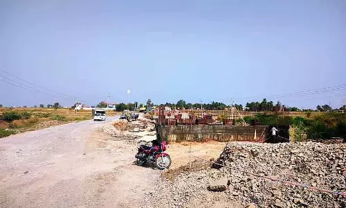 Sindhanur-मास्की हाईवे: बन रहे पुल ट्रैफिक में रुकावट डाल रहे