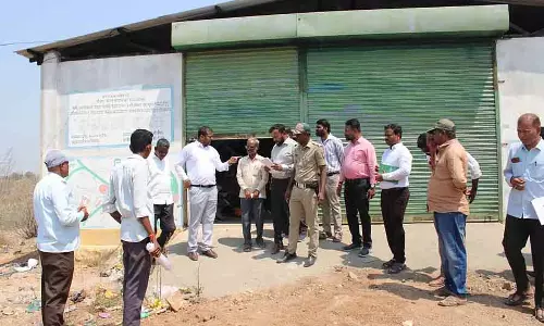 Karnataka : जीपी के सीईओ ने काम का निरीक्षण करने के लिए गुरुगुंटा का दौरा किया Karnataka : जीपी के सीईओ ने काम का निरीक्षण करने के लिए गुरुगुंटा का दौरा किया