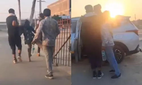 Mainpuri में एक महिला को कुछ लोगों ने कार में घसीटा, लेकिन उसने मदद की गुहार लगाई Mainpuri में एक महिला को कुछ लोगों ने कार में घसीटा, लेकिन उसने मदद की गुहार लगाई