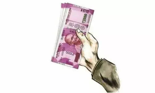 LB Nagar में दो पुलिस अधिकारियों को ACB ने एक लाख रुपये की रिश्वत लेते हुए पकड़ा LB Nagar में दो पुलिस अधिकारियों को ACB ने एक लाख रुपये की रिश्वत लेते हुए पकड़ा