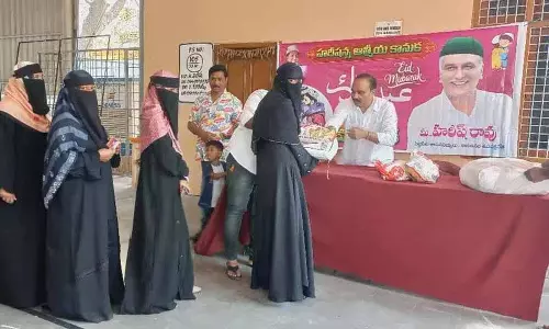 BRS ने सिद्दीपेट में गरीब मुसलमानों को रमजान किट बांटी