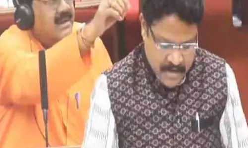 ओडिशा के 1,237 गांवों में अभी भी मोबाइल नेटवर्क नहीं पहुंचा है: Minister ओडिशा के 1,237 गांवों में अभी भी मोबाइल नेटवर्क नहीं पहुंचा है: Minister