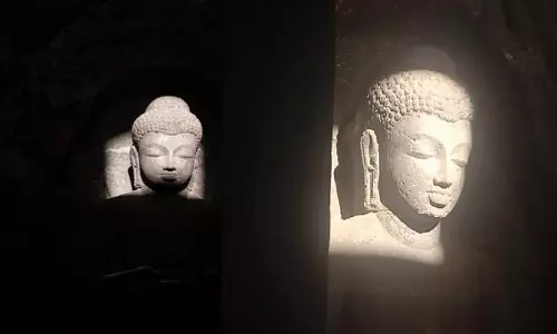 Buddha की मूर्ति रोशन, आने वालों को वापस भेजा गया Buddha की मूर्ति रोशन, आने वालों को वापस भेजा गया