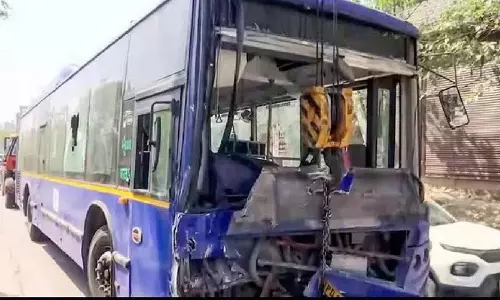 Nangloi Tragedy: डीटीसी बस ने गाड़ियों को टक्कर मारी, 2 की मौत