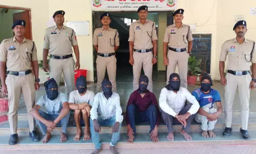 अवैध संबंध के शक में ठेकेदार की पीट-पीटकर हत्या, 12 घंटे में 6 आरोपी गिरफ्तार अवैध संबंध के शक में ठेकेदार की पीट-पीटकर हत्या, 12 घंटे में 6 आरोपी गिरफ्तार