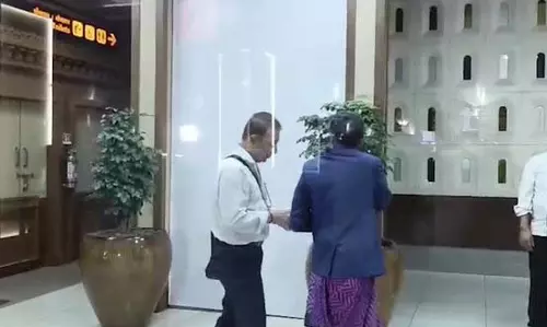 क्रिकेट कार्यक्रमों में शामिल होने अहमदाबाद पहुंचे सुनील गावस्कर क्रिकेट कार्यक्रमों में शामिल होने अहमदाबाद पहुंचे सुनील गावस्कर