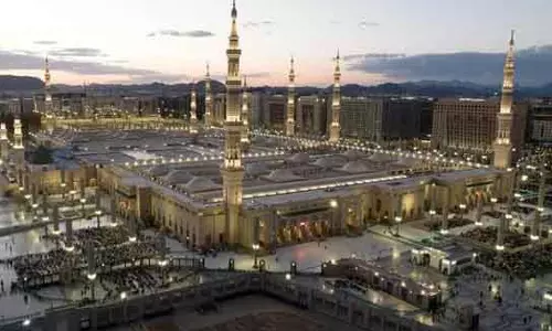 Ramadan के आखिरी 10 दिनों के लिए मक्का-मदीना में तैयारी तेज़ Ramadan के आखिरी 10 दिनों के लिए मक्का-मदीना में तैयारी तेज़