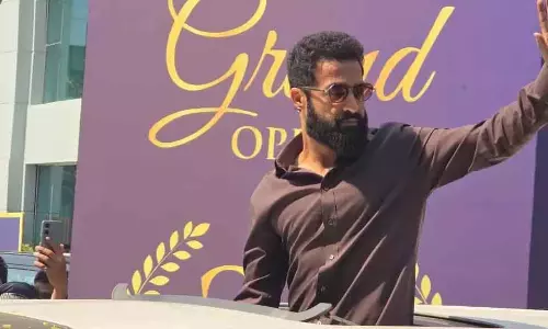 जूनियर NTR का नया लुक फैंस के लिए चिंता का विषय जूनियर NTR का नया लुक फैंस के लिए चिंता का विषय