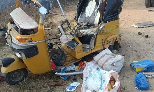 Yadadri -भोंगीर में सड़क हादसे में परिवार के तीन लोगों की मौत Yadadri -भोंगीर में सड़क हादसे में परिवार के तीन लोगों की मौत