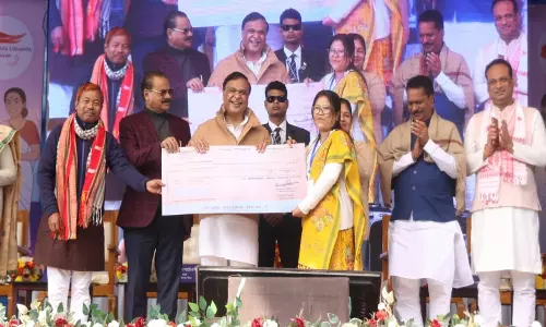 असम सरकार 40 लाख महिला लाभार्थियों को DBT के ज़रिए 3600 करोड़ रुपये ट्रांसफर करेगी असम सरकार 40 लाख महिला लाभार्थियों को DBT के ज़रिए 3600 करोड़ रुपये ट्रांसफर करेगी