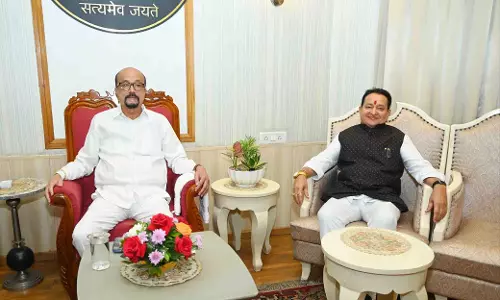 बसना विधायक संपत अग्रवाल ने राज्यपाल रमेन डेका से की सौजन्य भेंट बसना विधायक संपत अग्रवाल ने राज्यपाल रमेन डेका से की सौजन्य भेंट