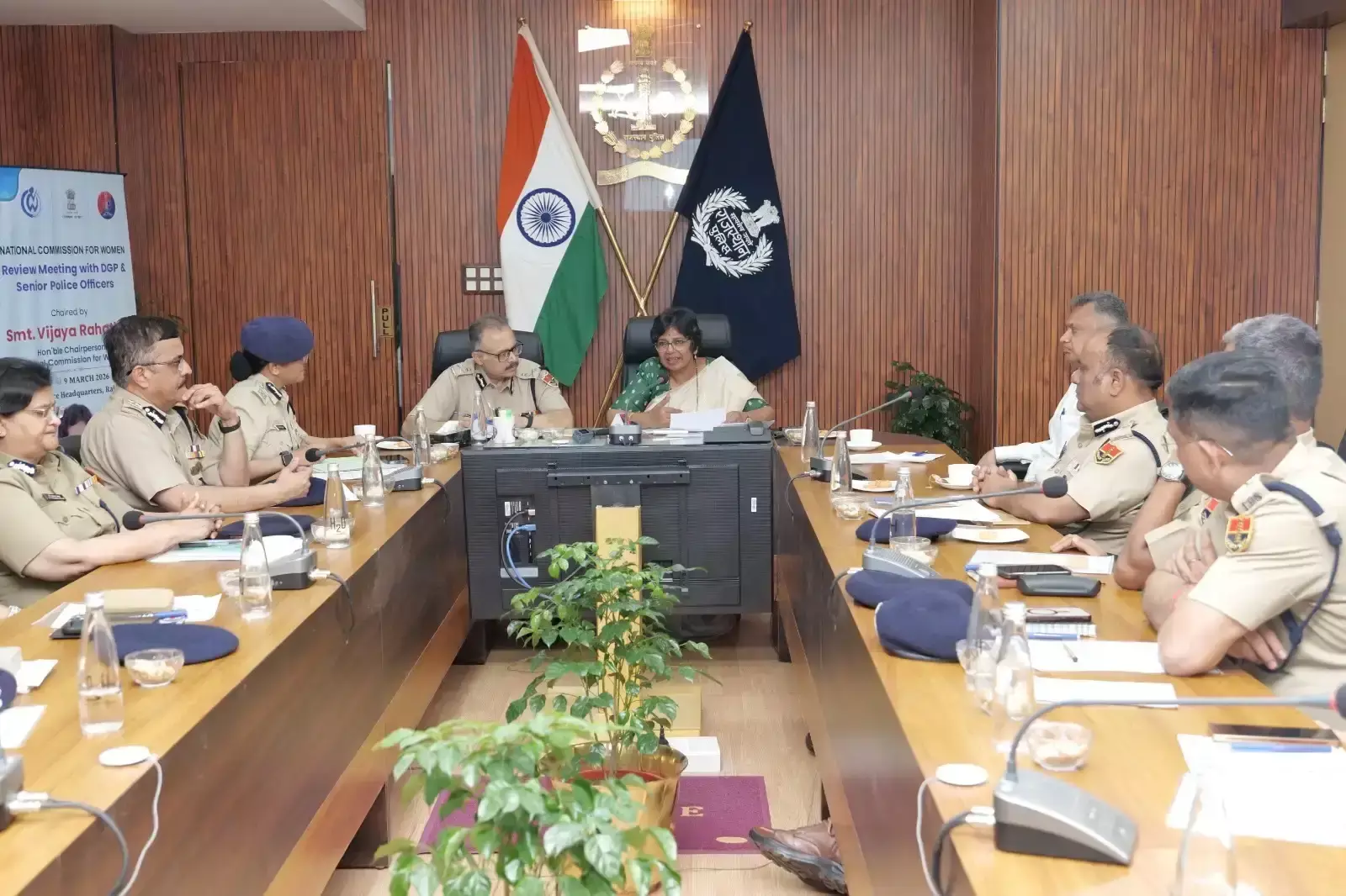 Jaipur: राष्ट्रीय महिला आयोग ने पुलिस अधिकारियों के साथ की सुरक्षा व्यवस्था पर चर्चा Jaipur: राष्ट्रीय महिला आयोग ने पुलिस अधिकारियों के साथ की सुरक्षा व्यवस्था पर चर्चा