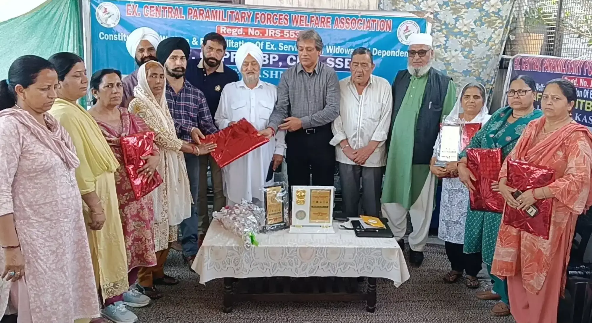 Jammu: पूर्व अर्धसैनिक बल कर्मियों के हितों के लिए संघ ने उठाई मांग Jammu: पूर्व अर्धसैनिक बल कर्मियों के हितों के लिए संघ ने उठाई मांग