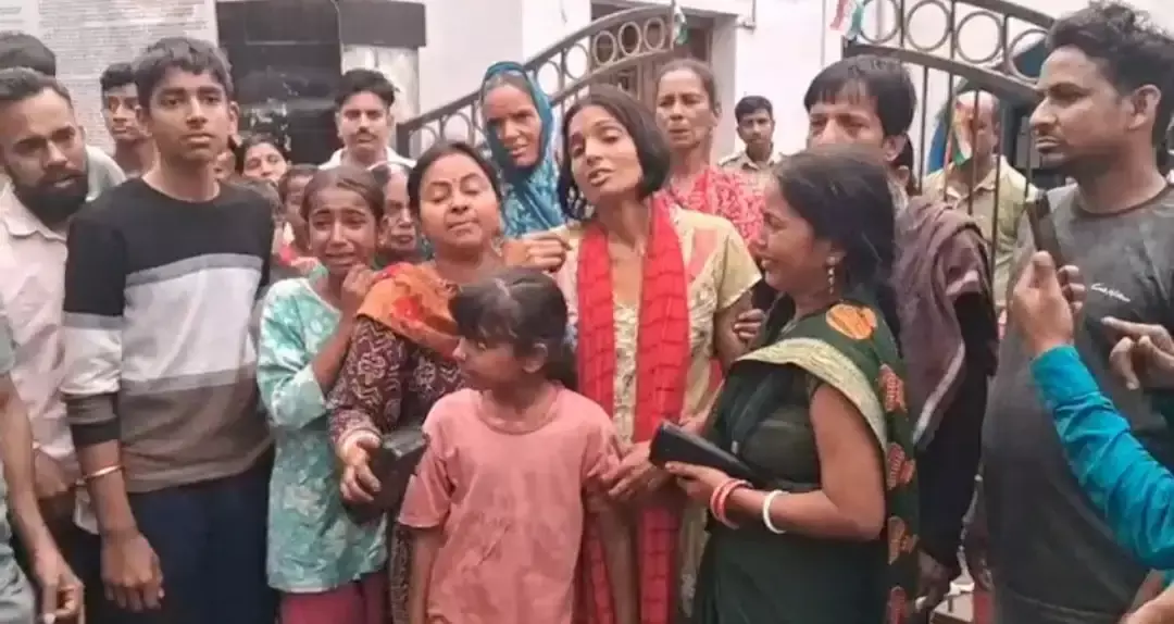 Asansol: मृतक को न्याय दिलाने की मांग, थाने के सामने प्रदर्शन Asansol: मृतक को न्याय दिलाने की मांग, थाने के सामने प्रदर्शन