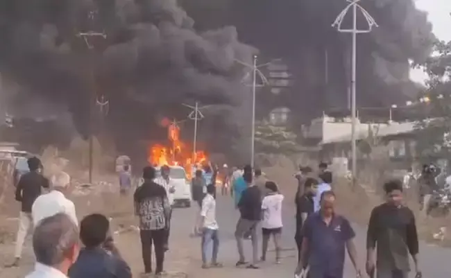 Mumbai: अंबरनाथ एमआईडीसी में आग की घटना, दमकल ने पाया काबू Mumbai: अंबरनाथ एमआईडीसी में आग की घटना, दमकल ने पाया काबू