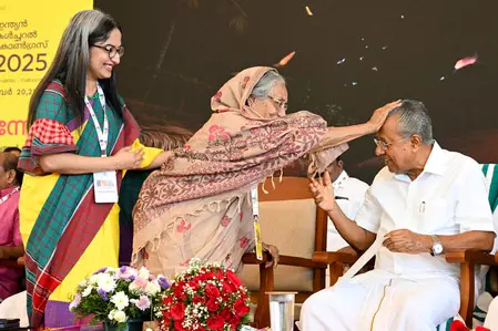 महिलाओं की उन्नति समाज की उन्नति है: केरल के मुख्यमंत्री पिनाराई विजयन महिलाओं की उन्नति समाज की उन्नति है: केरल के मुख्यमंत्री पिनाराई विजयन
