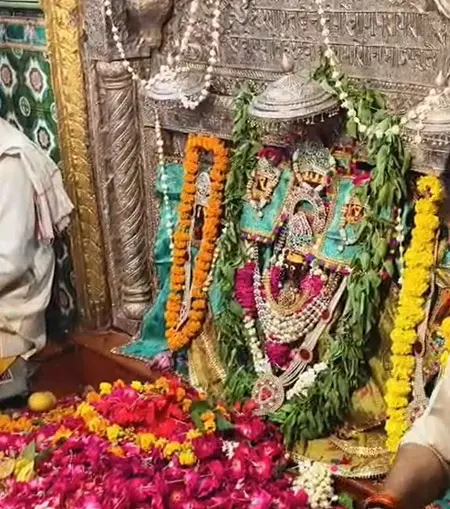 शीतला सप्तमी पर विजय और अभिजित मुहूर्त का संयोग, देखें मंगलवार का पंचांग शीतला सप्तमी पर विजय और अभिजित मुहूर्त का संयोग, देखें मंगलवार का पंचांग