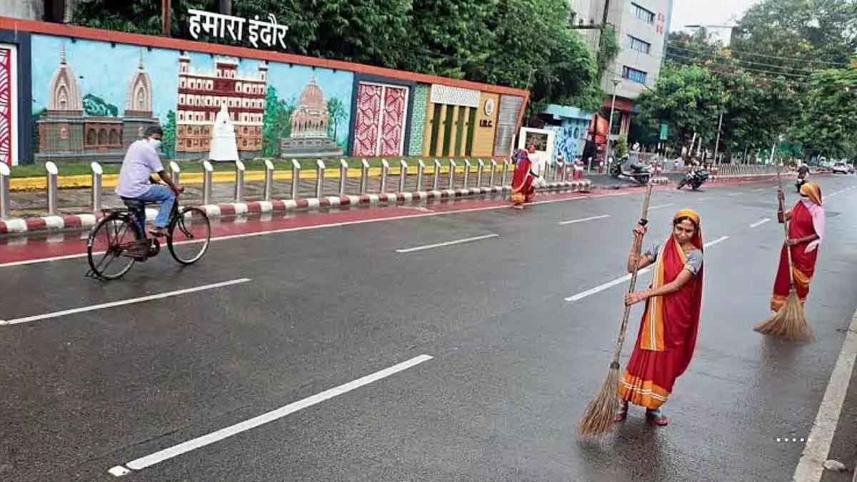 Indore : स्वच्छ शहर ने रंगपंचमी गेर रूट को सिर्फ़ 34 मिनट में साफ़ किया Indore : स्वच्छ शहर ने रंगपंचमी गेर रूट को सिर्फ़ 34 मिनट में साफ़ किया