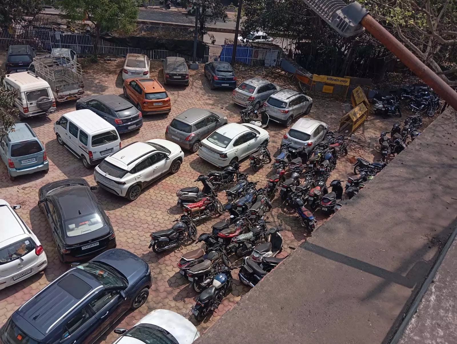 ऑडी, बीएमडब्ल्यू जैसे महंगी कारें जब्त, नशे में मिले इन सभी के चालक ऑडी, बीएमडब्ल्यू जैसे महंगी कारें जब्त, नशे में मिले इन सभी के चालक