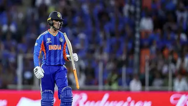 T20 वर्ल्ड कप फाइनल: शिवम दुबे के बल्ले से अभिषेक शर्मा चमके; स्टार बैटर ने शुभमन गिल को याद किया T20 वर्ल्ड कप फाइनल: शिवम दुबे के बल्ले से अभिषेक शर्मा चमके; स्टार बैटर ने शुभमन गिल को याद किया