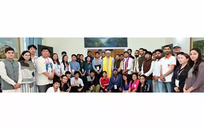 एलजी ने ABVP की SERU पहल के तहत जम्मू आए लद्दाख के युवाओं से बातचीत की एलजी ने ABVP की SERU पहल के तहत जम्मू आए लद्दाख के युवाओं से बातचीत की