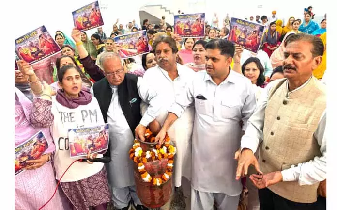 केंद्र ने देश के हितों की रक्षा करने के बजाय अमेरिकी दबाव के आगे घुटने टेक दिए: Karra केंद्र ने देश के हितों की रक्षा करने के बजाय अमेरिकी दबाव के आगे घुटने टेक दिए: Karra