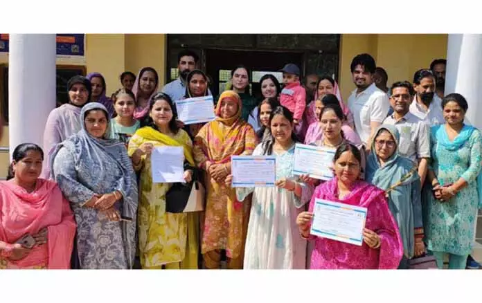 Devyani ने एंटरप्रेन्योरशिप मेले में महिला लाभार्थियों को 70 लाख रुपये का लोन बांटा Devyani ने एंटरप्रेन्योरशिप मेले में महिला लाभार्थियों को 70 लाख रुपये का लोन बांटा