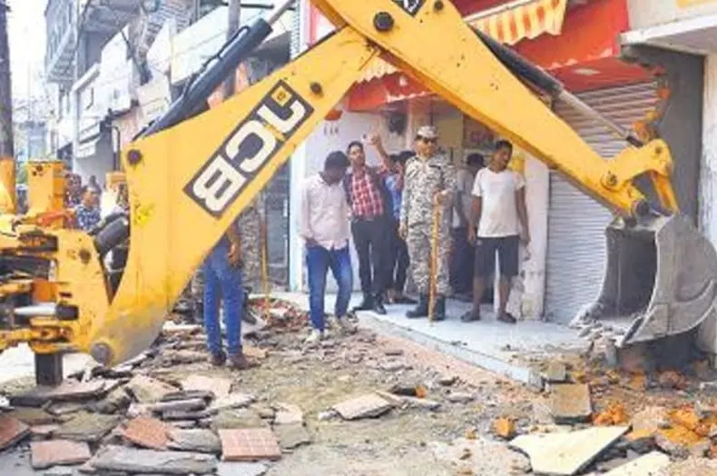 Bareilly: अतिक्रमण हटाने पर व्यापारियों का विरोध और आक्रोश Bareilly: अतिक्रमण हटाने पर व्यापारियों का विरोध और आक्रोश