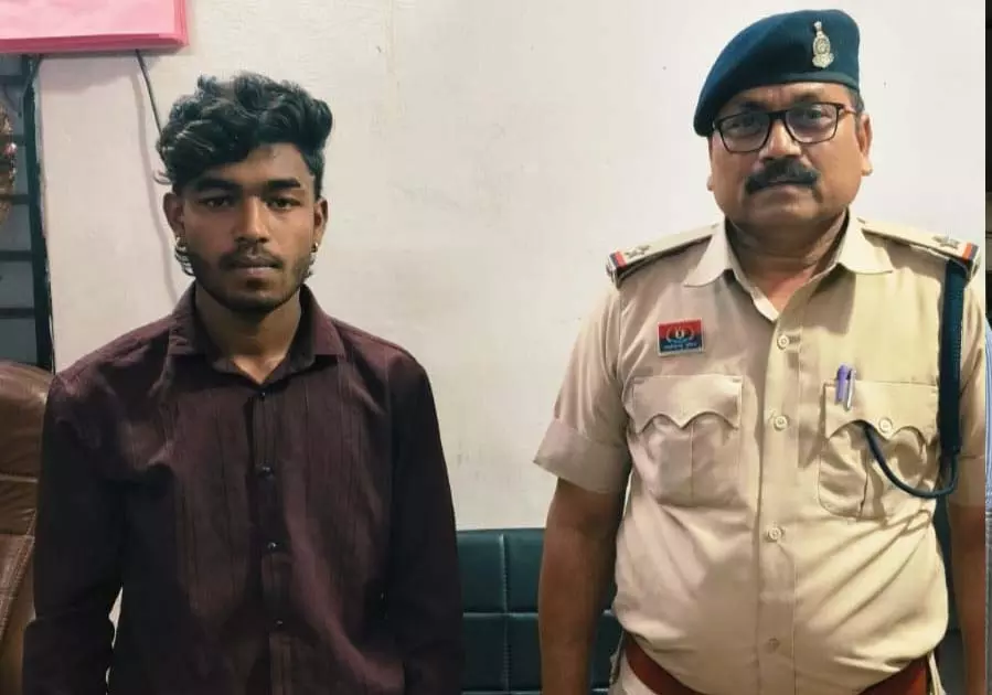 रायपुर में MD गिरफ्तार, कब्जे से चाकू बरामद रायपुर में MD गिरफ्तार, कब्जे से चाकू बरामद