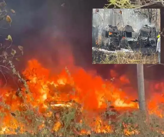 आग लगने से अस्पताल परिसर में मचा हड़कंप, एंबुलेंस और कई गाड़ियां जलकर खाक आग लगने से अस्पताल परिसर में मचा हड़कंप, एंबुलेंस और कई गाड़ियां जलकर खाक