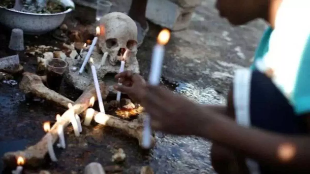 जादू-टोना के शक में महिला की हत्या, पति समेत 4 आरोपी गिरफ्तार जादू-टोना के शक में महिला की हत्या, पति समेत 4 आरोपी गिरफ्तार