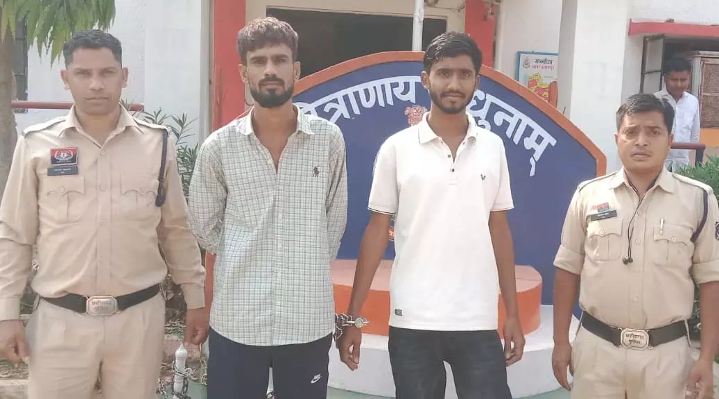अभनपुर में चाकू और तलवार लहराने वाले गिरफ्तार अभनपुर में चाकू और तलवार लहराने वाले गिरफ्तार