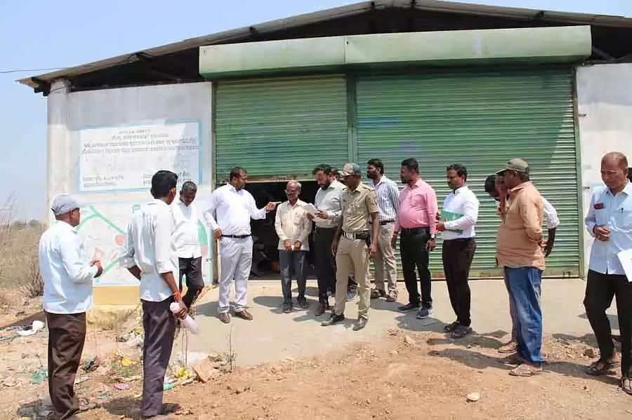 Karnataka : जीपी के सीईओ ने काम का निरीक्षण करने के लिए गुरुगुंटा का दौरा किया Karnataka : जीपी के सीईओ ने काम का निरीक्षण करने के लिए गुरुगुंटा का दौरा किया