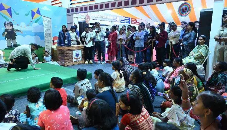 CAW और सीडब्ल्यू स्टॉल ने भुवनेश्वर में न्याय संहिता प्रदर्शनी में भारी भीड़ जुटाई CAW और सीडब्ल्यू स्टॉल ने भुवनेश्वर में न्याय संहिता प्रदर्शनी में भारी भीड़ जुटाई