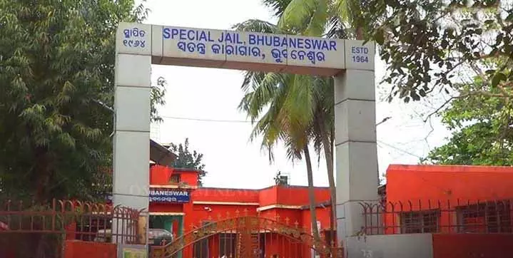 ओडिशा में पिछले 5 साल में 44 कैदी भागे, 17 अभी भी फरार: CM ओडिशा में पिछले 5 साल में 44 कैदी भागे, 17 अभी भी फरार: CM